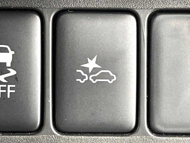 �y�G�}�[�W�F���V�[�u���[�L�z���s���ɑO���̎ԗ�����F�����A�Փ˂������Ȏ��͌x��ƃu���[�L�ŏՓˉ���Ɣ�Q�y�����A�V�X�g�B�����S�Ƀh���C�u�����y���݂��������܂��B