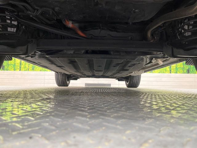 ��D�]�𒸂��Ă���܂��{�f�B�̒e�X�v���b�V���R�[�g���D�]��t���B�ʏ�̃K���X�R�[�g�ƈقȂ�A�ϋv�N��6�N�̖��@���K���X�R�[�e�B���O���A�{�f�B���L���C�ȏ�Ԃɕۂ��Ă���܂��B