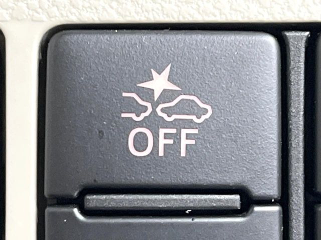 【スマートアシスト】走行中に前方の車両等を認識し、衝突しそうな時は警報とブレーキで衝突回避と被害軽減をアシスト。より安全にドライブをお楽しみいただけます。