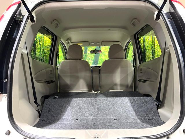 ���i�̂���������ʋ΁A���}���ɏ\���ȉ׎��X�y�[�X���m�ۂ��Ă���܂��B�Z�J���h�V�[�g��|���ƁA�傫�ȉו��̐ύڂ��\�ł���