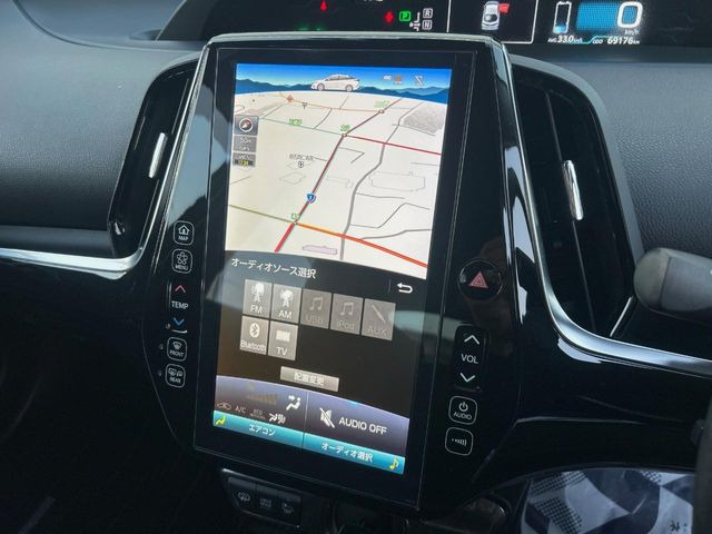【純正ナビ】人気の純正ナビを装備しております。ナビの使いやすさはもちろん、オーディオ機能も充実!キャンプや旅行はもちろん、通勤や買い物など普段のドライブも楽しくなるはず♪