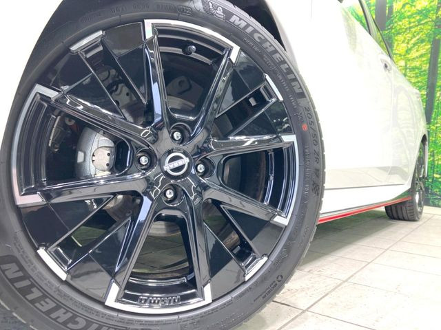 �y�O���[�h��p����17�C���`�A���~�z�C�[���z�f�U�C�����̍��������A���~�z�C�[���𑕒����Ă���܂��B�e��ЊO�A���~�z�C�[����A�X�^�b�h���X�^�C�����戵�����Ă���܂��B���񂲑��k����������