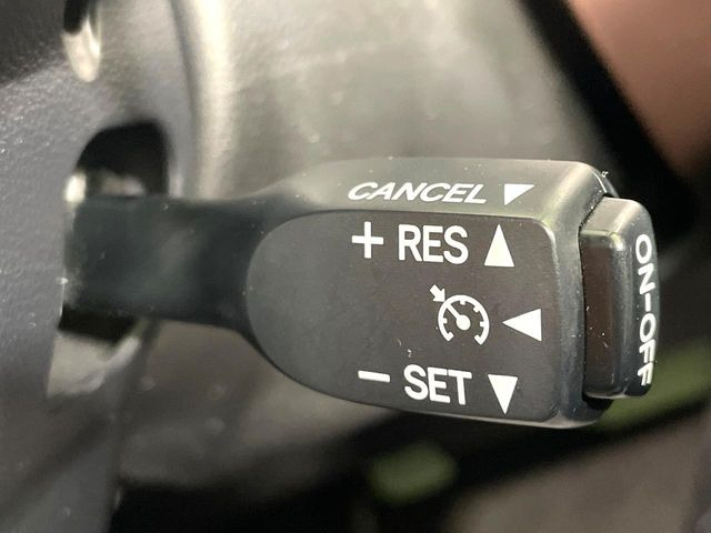 �y�N���[�Y�R���g���[���z�������H�����N���N���s�B�A�N�Z���𗣂��Ă���葬�x�ő��s���ł��A�������^�]���̕��S���y��!�����E�������ȒP�ȃX�C�b�`����Œ����ł��܂��B