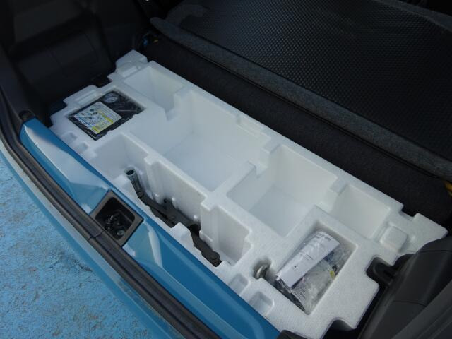 オリックス認定中古車は厳選した上質な車輌のみをお届け致します。全車にプロの職人による徹底した内外装の清掃、磨き上げております。