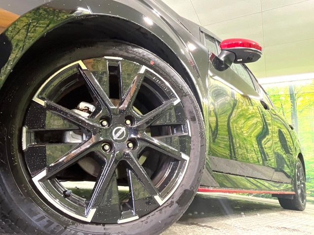 �y����17�C���`�A���~�z�C�[���z�O�ςɃ}�b�`���������A���~�z�C�[���𑕒����Ă���܂��B�e��ЊO�A���~�z�C�[����A�X�^�b�h���X�^�C�����戵�����Ă���܂��B���񂲑��k����������