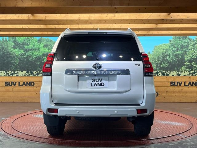 安心の最長10年・走行無制限保証(有償)をご用意。保証内容も充実はもちろん、無料点検&オイル交換や、年中無休の全国・24時間ロードサービスも付帯されておりますのでご安心下さい。