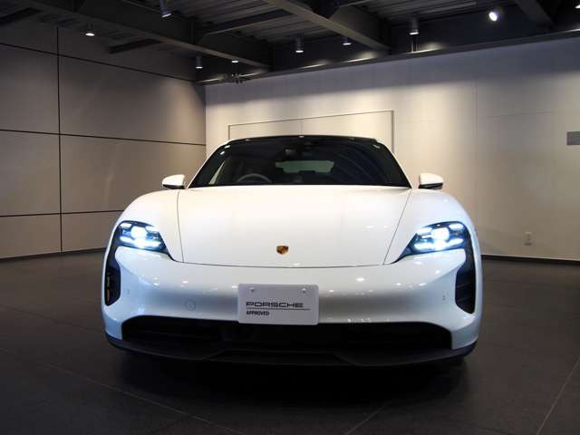 タイカンGTS 4+1シート 4WD