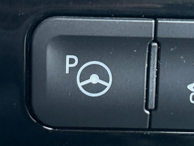 【駐車支援システム】駐車スペースを検知し、スムーズな駐車をアシスト。狭いスペースへの駐車など、駐車に自信の無い方におすすめの機能です♪