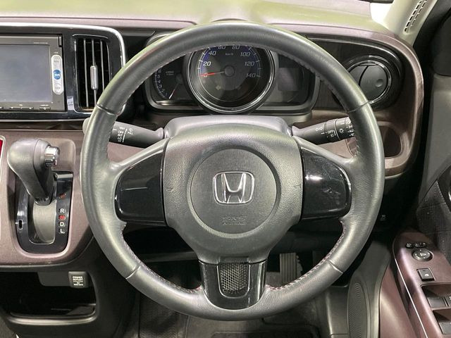 �y�����v�����X�e�A�����O�z�㎿�Ȋv���g�p���邱�ƂŁA��ɂ����������݂ƂĂ��^�]���₷���n���h���ł���