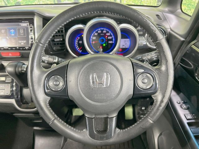 �y�����v�����X�e�A�����O�z�㎿�Ȋv���g�p���邱�ƂŁA��ɂ����������݂ƂĂ��^�]���₷���n���h���ł���