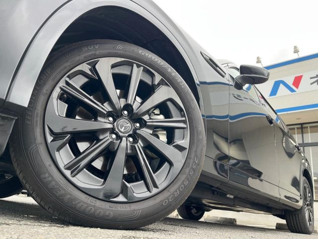 �y����20�C���`�A���~�z�C�[���z�O�ςɃ}�b�`���������A���~�z�C�[���𑕒����Ă���܂��B�e��ЊO�A���~�z�C�[����A�X�^�b�h���X�^�C�����戵�����Ă���܂��B���񂲑��k����������