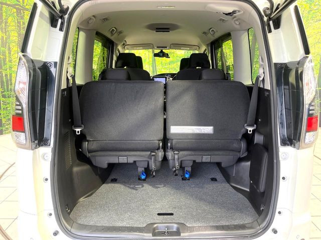 ���i�̂���������ʋ΁A���}���ɏ\���ȉ׎��X�y�[�X���m�ۂ��Ă���܂��B�Z�J���h�V�[�g��|���ƁA�傫�ȉו��̐ύڂ��\�ł���