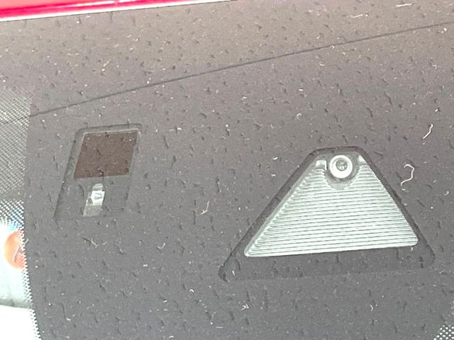 �yi-ACTIVESENSE�z���s���ɑO���̎ԗ�����F�����A�Փ˂������Ȏ��͌x��ƃu���[�L�ŏՓˉ���Ɣ�Q�y�����A�V�X�g�B�����S�Ƀh���C�u�����y���݂��������܂��B