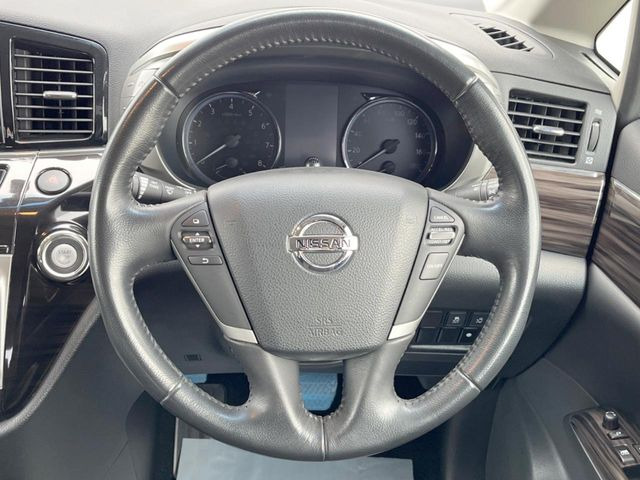 �y�����v�����X�e�A�����O�z�㎿�Ȋv���g�p���邱�ƂŁA��ɂ����������݂ƂĂ��^�]���₷���n���h���ł���