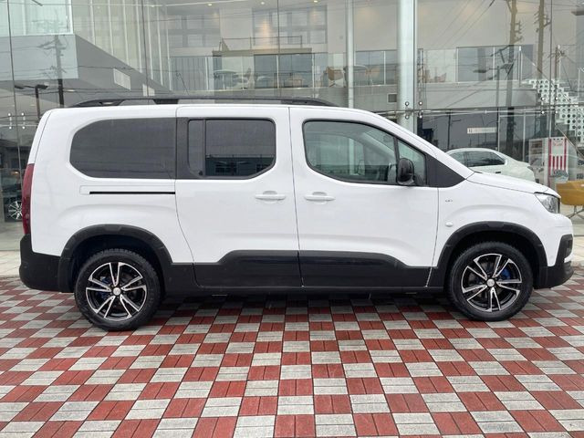 �����X�ł́A�e���[�J�[�̐�p�f�f�e�X�^�[�𓱓��B���Ǝ��i�����e�N�j�J���X�^�b�t���풓���Ă���܂��̂ŁA������̍ۂɂ����S���Ă����p���������܂��B