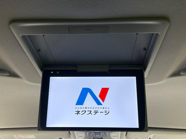 【フリップダウンモニター】大画面モニターで後席でもエンタメをお楽しみいただけます。小さなお子様にも大人気の装備です♪
