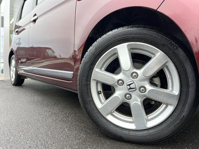 �y�����A���~�z�C�[���z�O�ςɃ}�b�`���������A���~�z�C�[���𑕒����Ă���܂��B�e��ЊO�A���~�z�C�[����A�X�^�b�h���X�^�C�����戵�����Ă���܂��B���񂲑��k����������