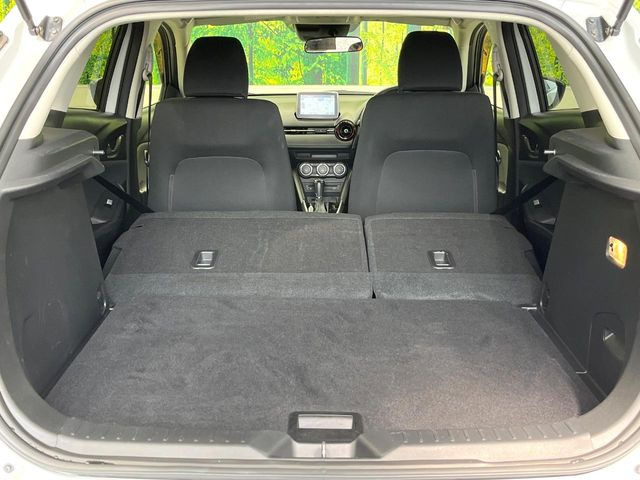 ���i�̂���������ʋ΁A���}���ɏ\���ȉ׎��X�y�[�X���m�ۂ��Ă���܂��B�Z�J���h�V�[�g��|���ƁA�傫�ȉו��̐ύڂ��\�ł���