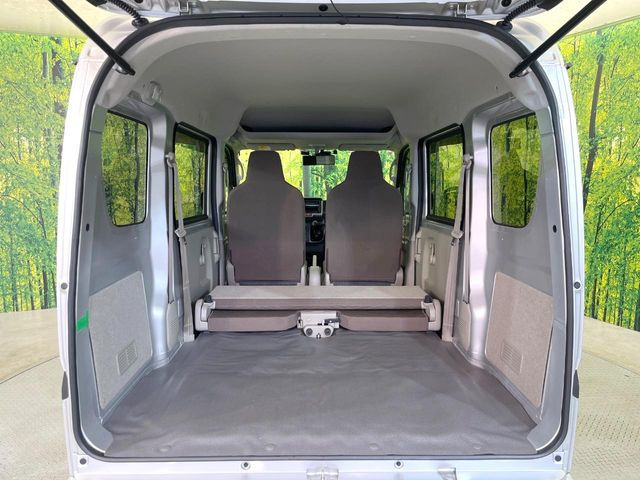 ���i�̂���������ʋ΁A���}���ɏ\���ȉ׎��X�y�[�X���m�ۂ��Ă���܂��B�Z�J���h�V�[�g��|���ƁA�傫�ȉו��̐ύڂ��\�ł���