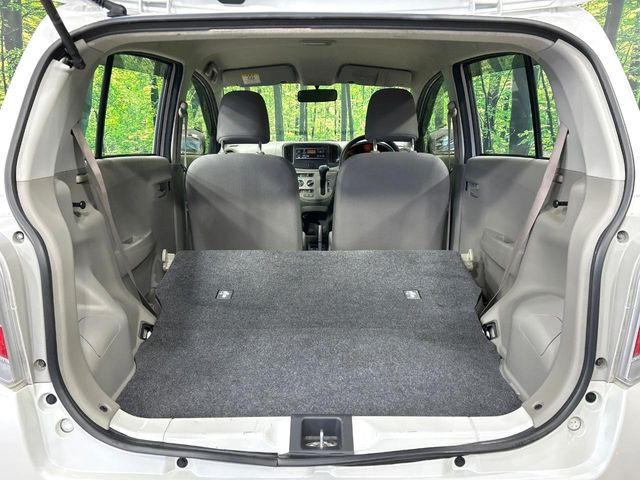 ���i�̂���������ʋ΁A���}���ɏ\���ȉ׎��X�y�[�X���m�ۂ��Ă���܂��B�Z�J���h�V�[�g��|���ƁA�傫�ȉו��̐ύڂ��\�ł���