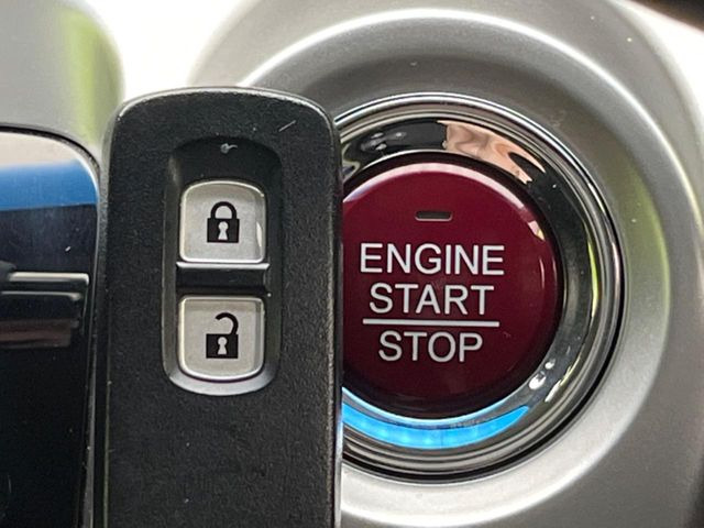 �yHonda�X�}�[�g�L�[�z�J�o����|�P�b�g�ɓ��ꂽ�܂܂ł��h�A�̎{���E�������\�ȃX�}�[�g�L�[�𑕔��B�G���W���̃I���E�I�t�����J�M�����o���K�v����������Ƃ��Ă��֗��ł���