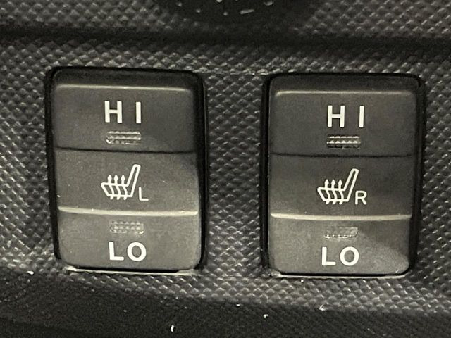 【シートヒーター】寒い日に重宝するシートヒーター!エアコンより早く温まってくれるので寒がりの人も安心ですね♪エアコンの温風は乾燥するから苦手、という方にもをおすすめです。