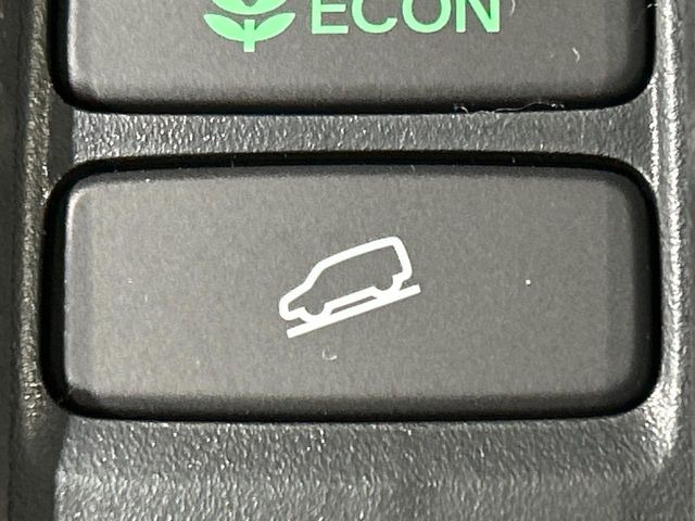 【ダウンヒルアシスト】急な坂道を下るときに自動でブレーキを制御、一定の低速度を保ちます。雪道や悪路など滑りやすい路面の下り坂でもタイヤがロックしないから安心!ハンドル操作に集中できます!