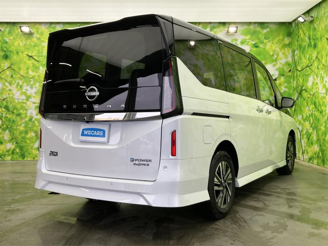 セレナ1.4 e-4ORCE ハイウェイスターV 4WD