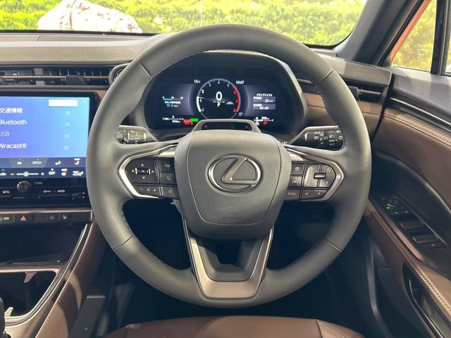 �y�����v�����X�e�A�����O�z�㎿�Ȋv���g�p���邱�ƂŁA��ɂ����������݂ƂĂ��^�]���₷���n���h���ł���