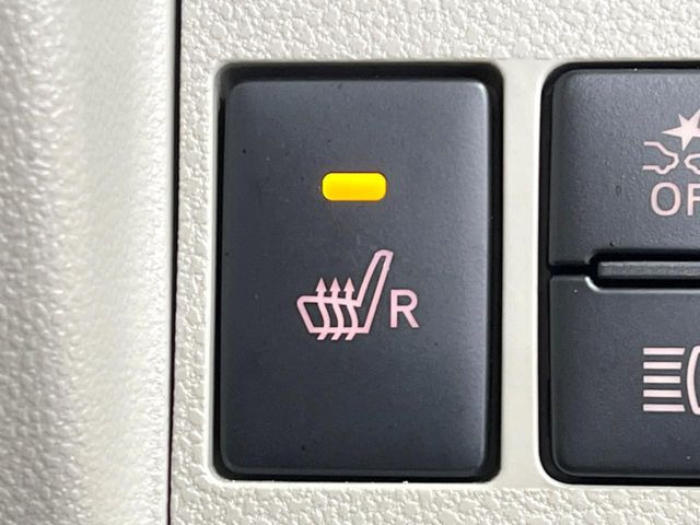 【シートヒーター】寒い日に重宝するシートヒーター!エアコンより早く温まってくれるので寒がりの人も安心ですね♪エアコンの温風は乾燥するから苦手、という方にもをおすすめです。