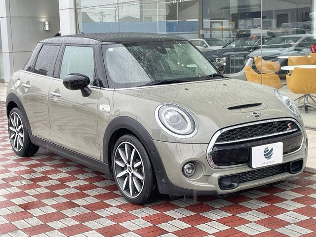 �������t�т̕ۏ؂̑��A���S�̍Œ�3�N�E���s�������ۏ�(�L��)�����p�ӁB�A���Ԃ����S���Ă��y���݂���������l�A�ۏؓ��e���[���͂������A�����_��&�I�C�������⃍�[�h�T�[�r�X���t�т��Ă���܂��B