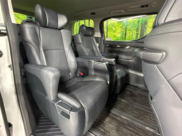 【オットマン付セカンドシート】シートベンチレーション/パワーリクライニング/サイドテーブル等&hellip;ファーストクラスで過ごすような満ち足りたひとときを、ご満喫いただけます。