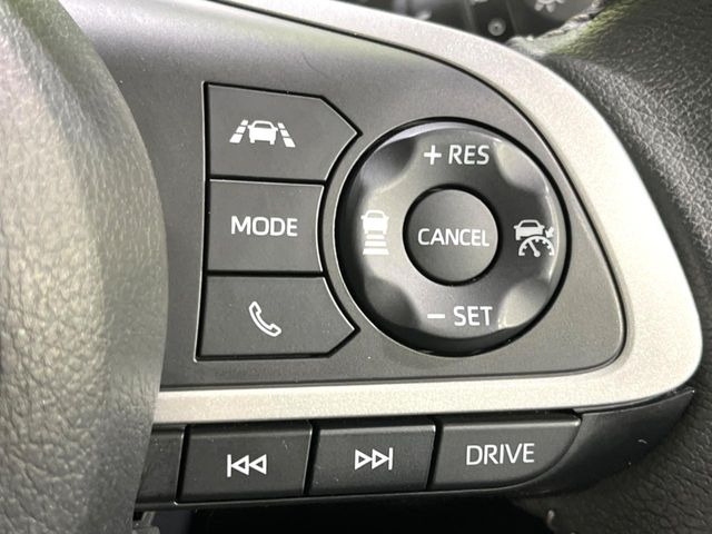 【アダプティブクルーズコントロール】高速道路での長距離走行が楽に!!自動で速度を保つクルーズコントロールが、衝突軽減システムと連携し、前方の車両を感知して車間を保つように速度調節してくれます!!