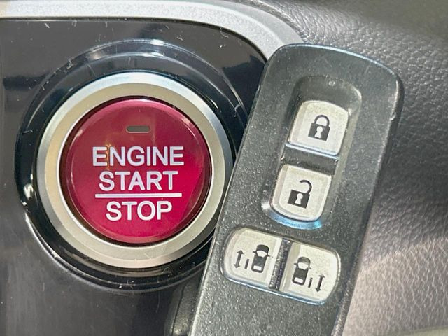 �yHonda�X�}�[�g�L�[�z�J�o����|�P�b�g�ɓ��ꂽ�܂܂ł��h�A�̎{���E�������\�ȃX�}�[�g�L�[�𑕔��B�G���W���̃I���E�I�t�����J�M�����o���K�v����������Ƃ��Ă��֗��ł���