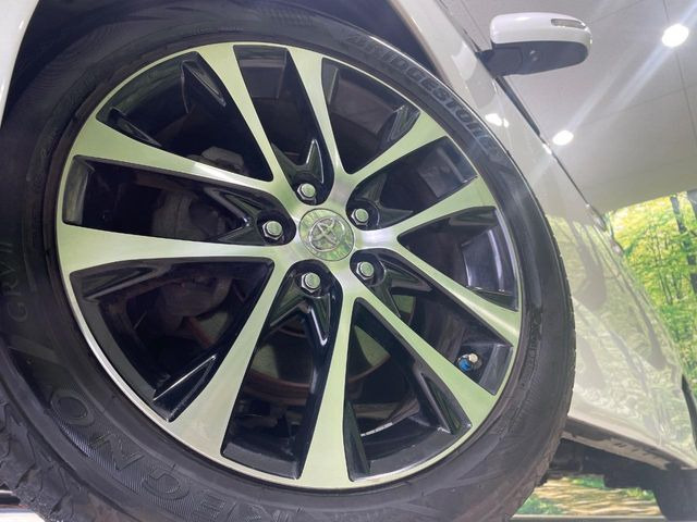 【純正18インチアルミホイール】外観にマッチした純正アルミホイールを装着しております。各種社外アルミホイールや、スタッドレスタイヤも取扱いしております。是非ご相談ください♪