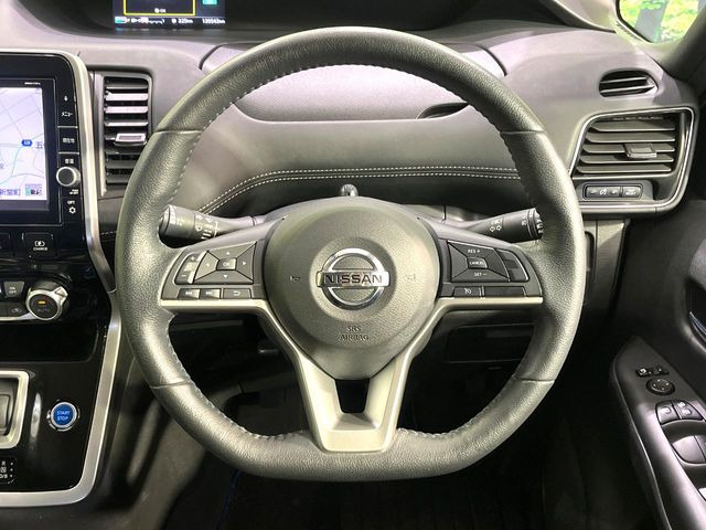 �y�����v�����X�e�A�����O�z�㎿�Ȋv���g�p���邱�ƂŁA��ɂ����������݂ƂĂ��^�]���₷���n���h���ł���