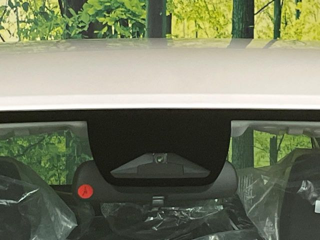 �y�z���_�Z���V���O�z���s���ɑO���̎ԗ�����F�����A�Փ˂������Ȏ��͌x��ƃu���[�L�ŏՓˉ���Ɣ�Q�y�����A�V�X�g�B�����S�Ƀh���C�u�����y���݂��������܂��B