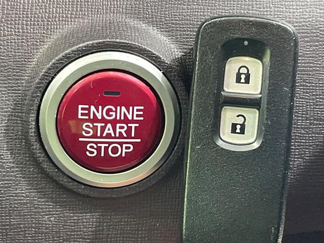 �yHonda�X�}�[�g�L�[�z�J�o����|�P�b�g�ɓ��ꂽ�܂܂ł��h�A�̎{���E�������\�ȃX�}�[�g�L�[�𑕔��B�G���W���̃I���E�I�t�����J�M�����o���K�v����������Ƃ��Ă��֗��ł���