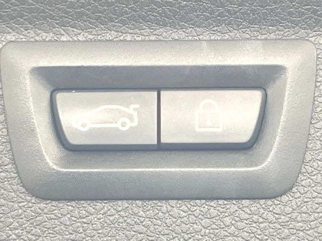 ●電動リアゲート:ワンタッチでリアゲートの開閉ができ、荷物などで両手が塞がっている状態でも簡単に開閉ができる便利機能です。