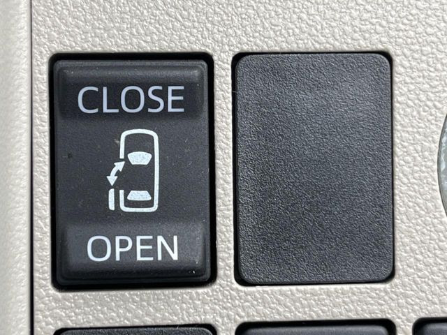 【パワースライドドア】スマートキーや運転席のスイッチでスライドドアの開閉が可能♪電動だから力を入れてドアを開ける必要が無く、小さいお子様でも、重い荷物を持っている時もラクに開け閉めできます♪