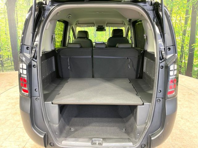 普段のお買い物や通勤、送迎等に十分な荷室スペースを確保しております。セカンドシートを倒すと、大きな荷物の積載も可能です♪
