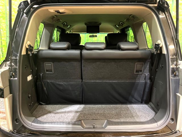 ���i�̂���������ʋ΁A���}���ɏ\���ȉ׎��X�y�[�X���m�ۂ��Ă���܂��B�Z�J���h�V�[�g��|���ƁA�傫�ȉו��̐ύڂ��\�ł���