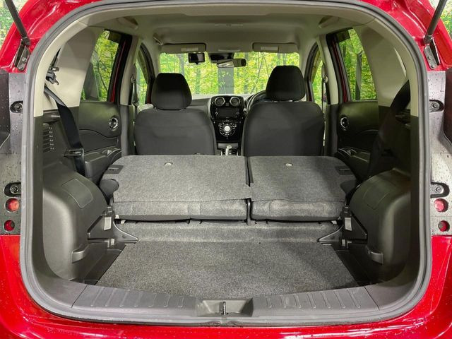 ���i�̂���������ʋ΁A���}���ɏ\���ȉ׎��X�y�[�X���m�ۂ��Ă���܂��B�Z�J���h�V�[�g��|���ƁA�傫�ȉו��̐ύڂ��\�ł���