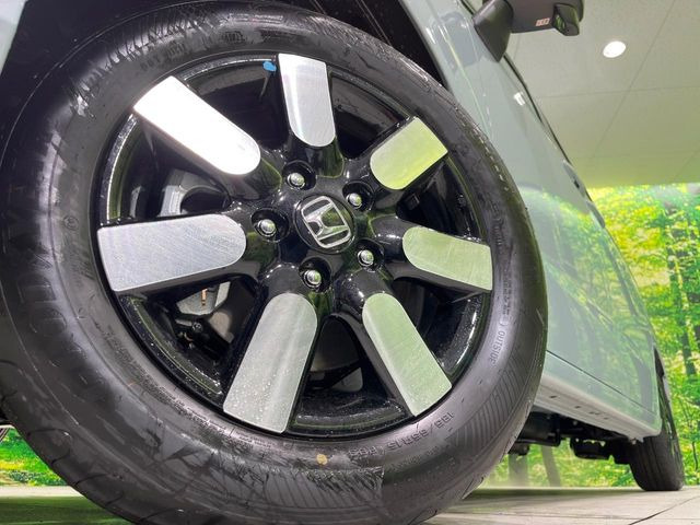 �y����15�C���`�A���~�z�C�[���z�O�ςɃ}�b�`���������A���~�z�C�[���𑕒����Ă���܂��B�e��ЊO�A���~�z�C�[����A�X�^�b�h���X�^�C�����戵�����Ă���܂��B���񂲑��k����������