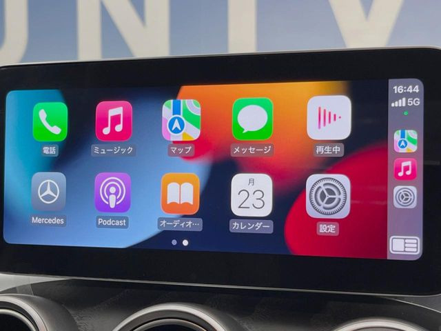 ��Apple Car Play:�X�}�z�Ƃ̗L���ڑ��ŁA�i�r�E�I�[�f�B�I�Đ��ȂǃX�}�z�̃A�v���@�\����ʂł��g����֗��@�\�ł�!