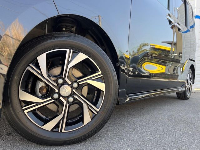 �y����14�C���`�A���~�z�C�[���z�O�ςɃ}�b�`���������A���~�z�C�[���𑕒����Ă���܂��B�e��ЊO�A���~�z�C�[����A�X�^�b�h���X�^�C�����戵�����Ă���܂��B���񂲑��k����������