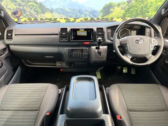 ハイエースバン