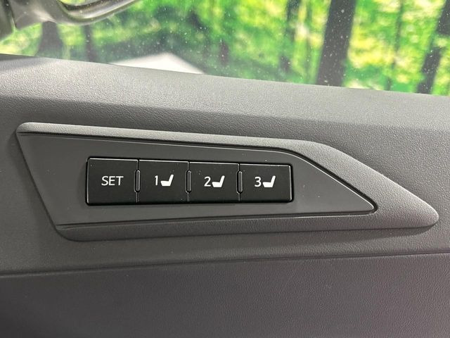 【メモリー機能付きパワーシート】ドライバーごとに設定したシート位置を記憶して、ボタン一つで切り替えできる便利な機能!運転する方が複数名いらっしゃるご家庭におすすめです♪