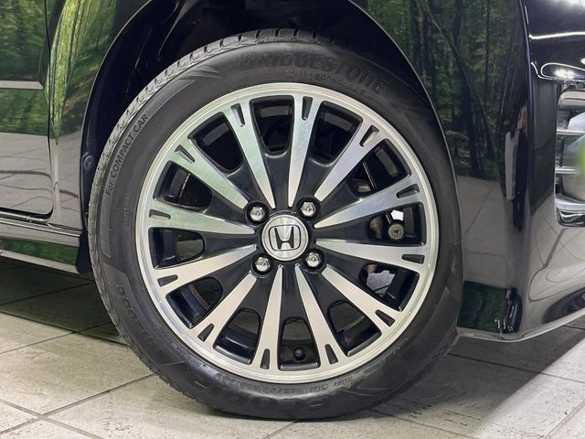 �y����15�C���`�A���~�z�C�[���z�O�ςɃ}�b�`���������A���~�z�C�[���𑕒����Ă���܂��B�e��ЊO�A���~�z�C�[����A�X�^�b�h���X�^�C�����戵�����Ă���܂��B���񂲑��k����������