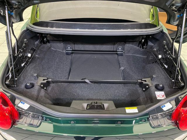 ���i�̂���������ʋ΁A���}���ɏ\���ȉ׎��X�y�[�X���m�ۂ��Ă���܂��B